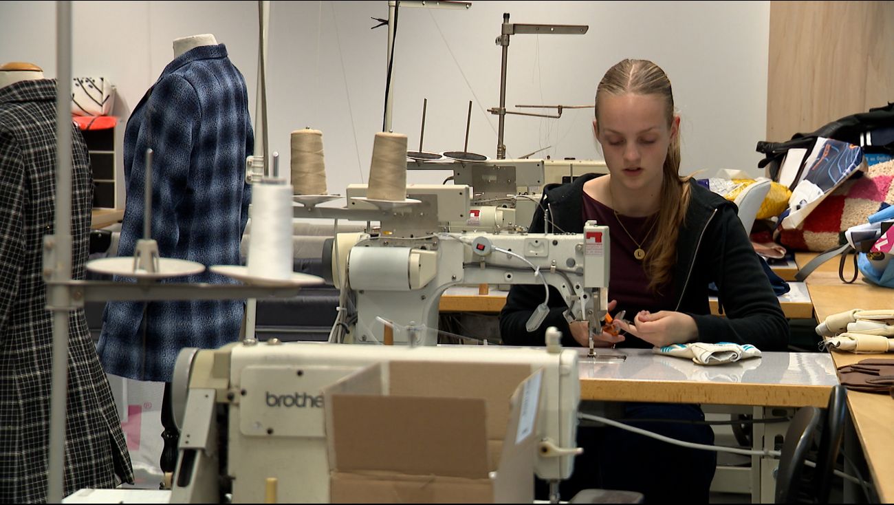 Jonge Almeerse modetalenten geven textielafval nieuw leven in jubileumproject 50 jaar Almere