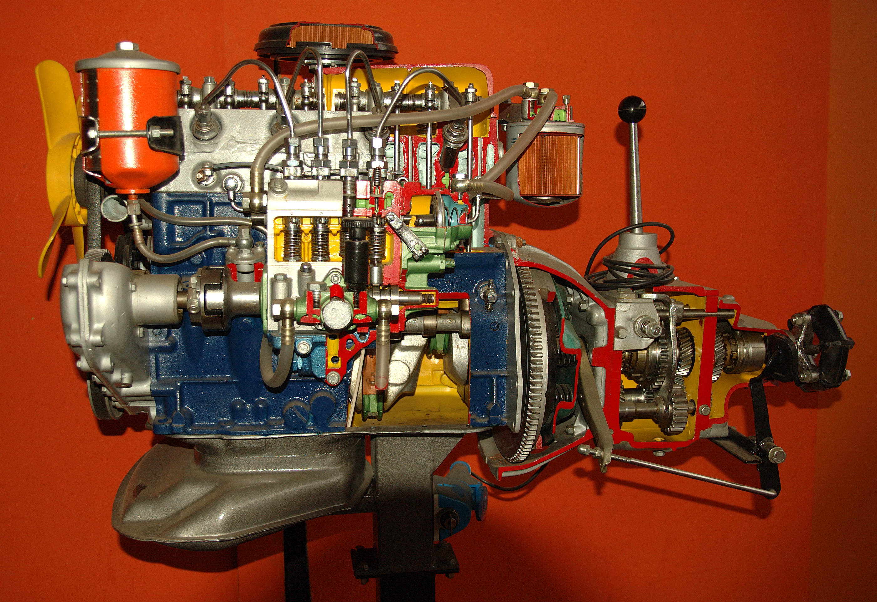 Een motor is een machine die bepaalde soorten energie omzet in bewegingsenergie. Meestal betreft het een ronddraaiende beweging, maar lineaire bewegingen zijn ook mogelijk.