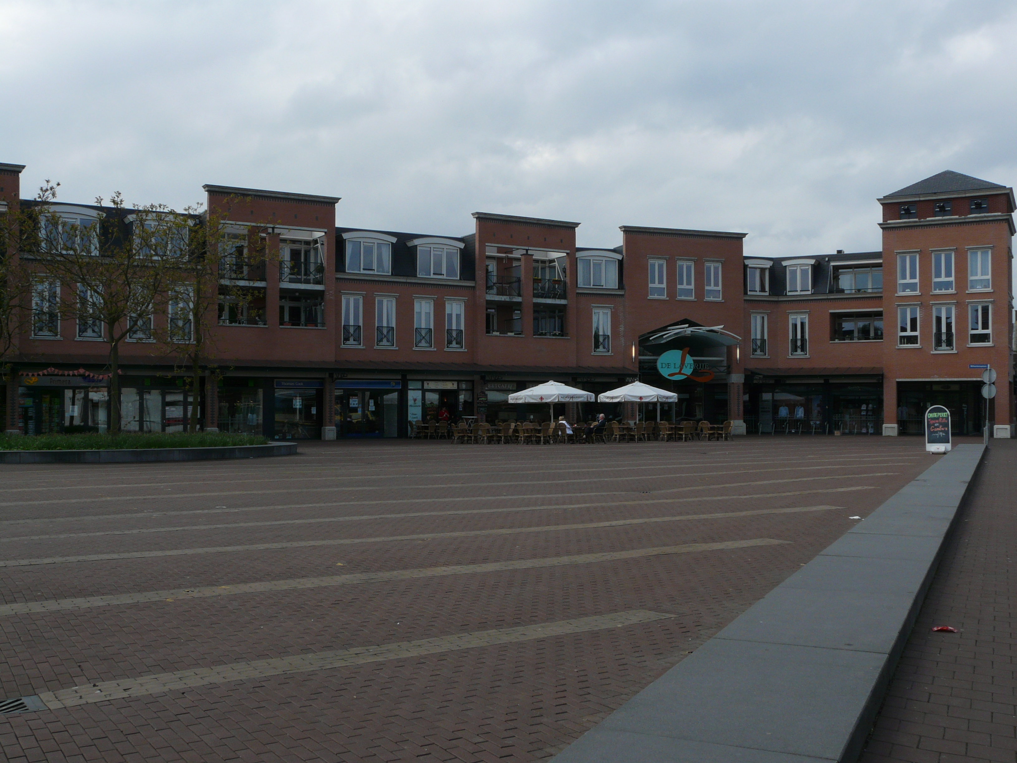Rijen is de grootste plaats van de Nederlandse gemeente Gilze en Rijen. Ook bevindt zich hier het gemeentehuis. Rijen is gelegen ten noorden van de A58, tussen Breda en Tilburg. Op 1 januari 2023 had het dorp 16.680 inwoners (CBS). Het cen…