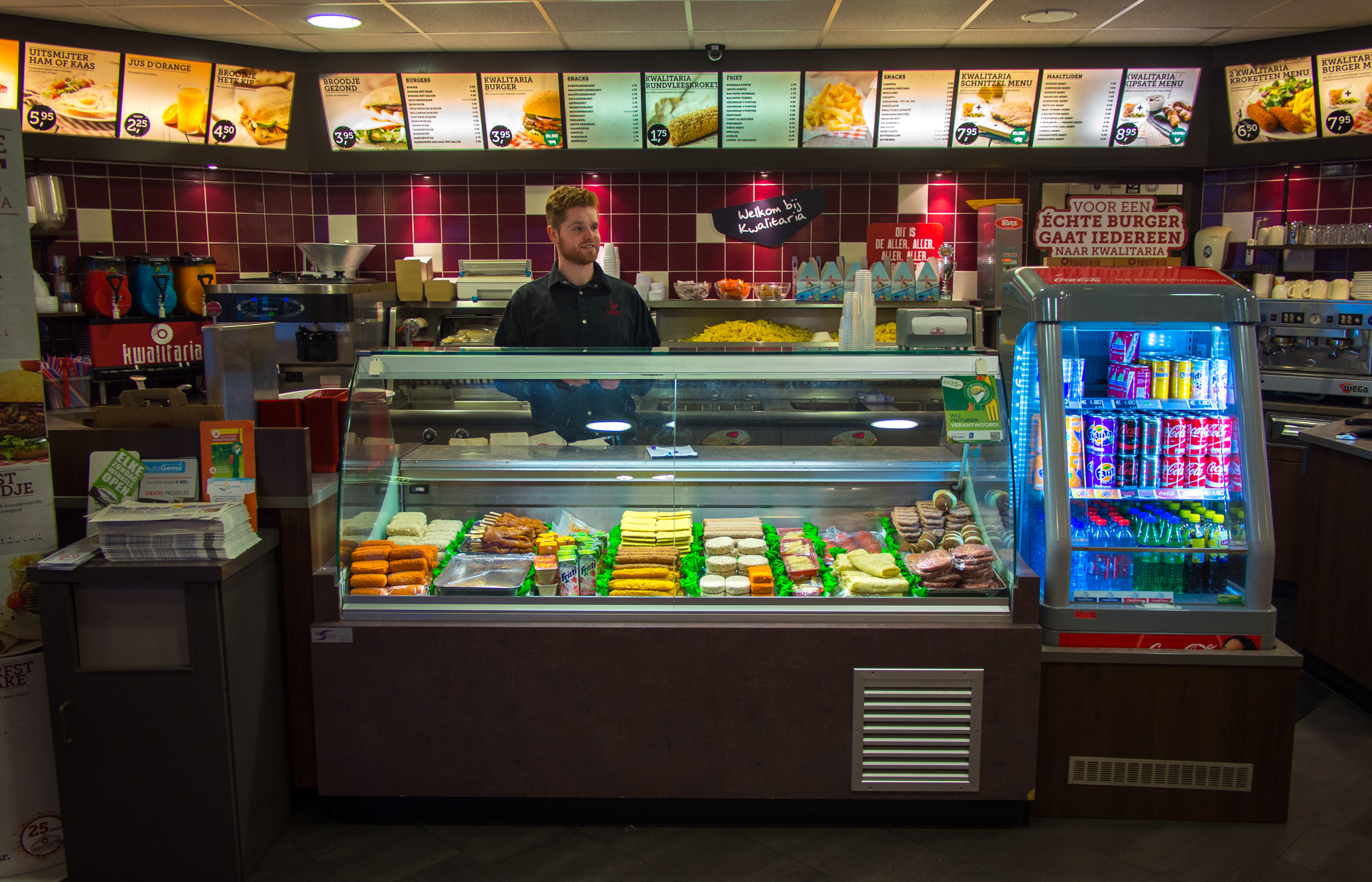 Een snackbar of cafetaria is een eetgelegenheid waar men voornamelijk snacks kan kopen en nuttigen.