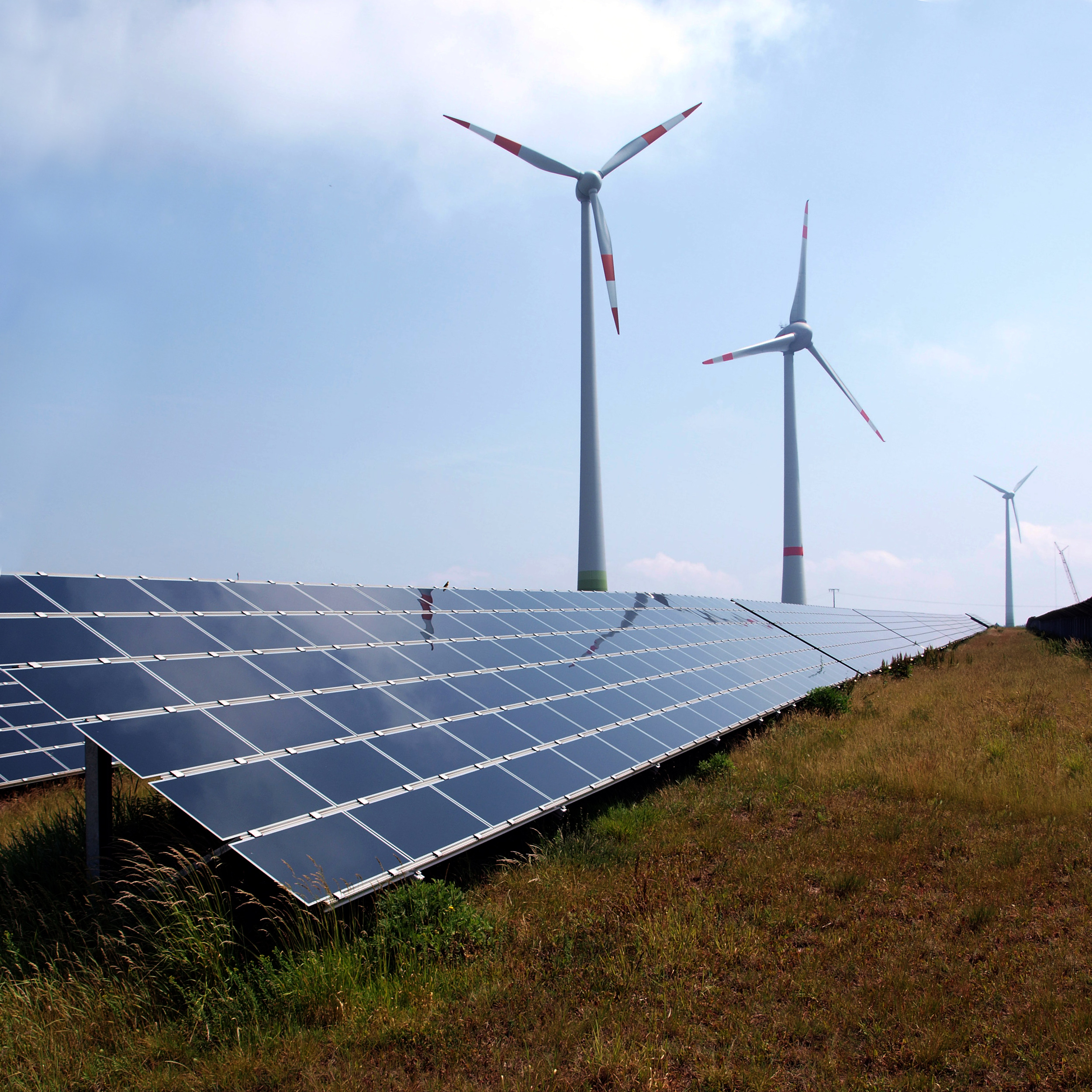 Energietransitie is de overgangsperiode in een maatschappij naar de situatie, waarin de energievoorziening structureel anders van aard en vorm zal zijn dan het bestaande, vooral op fossiele brandstof gebaseerde gecentraliseerde energiesyst…
