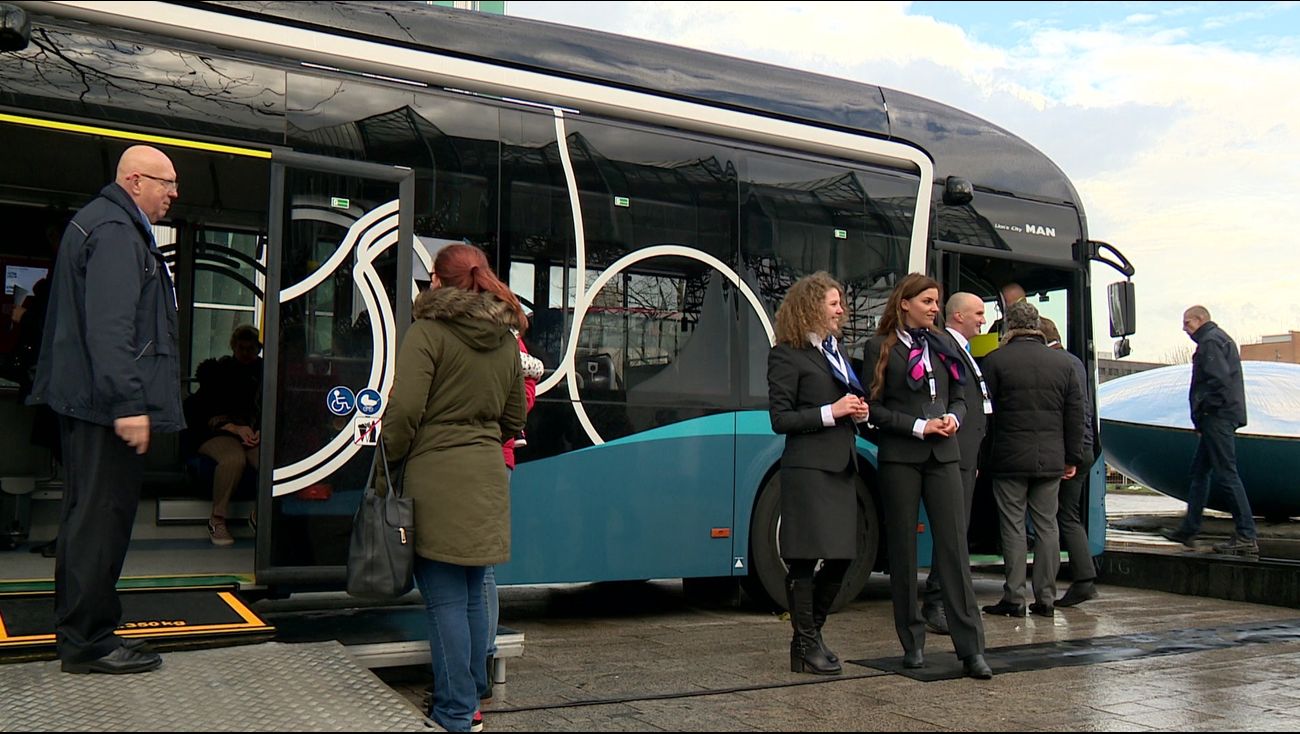 Vervoersbedrijf Keolis grijpt in na klachten over kapotte rolstoelplanken bij de stadsbus