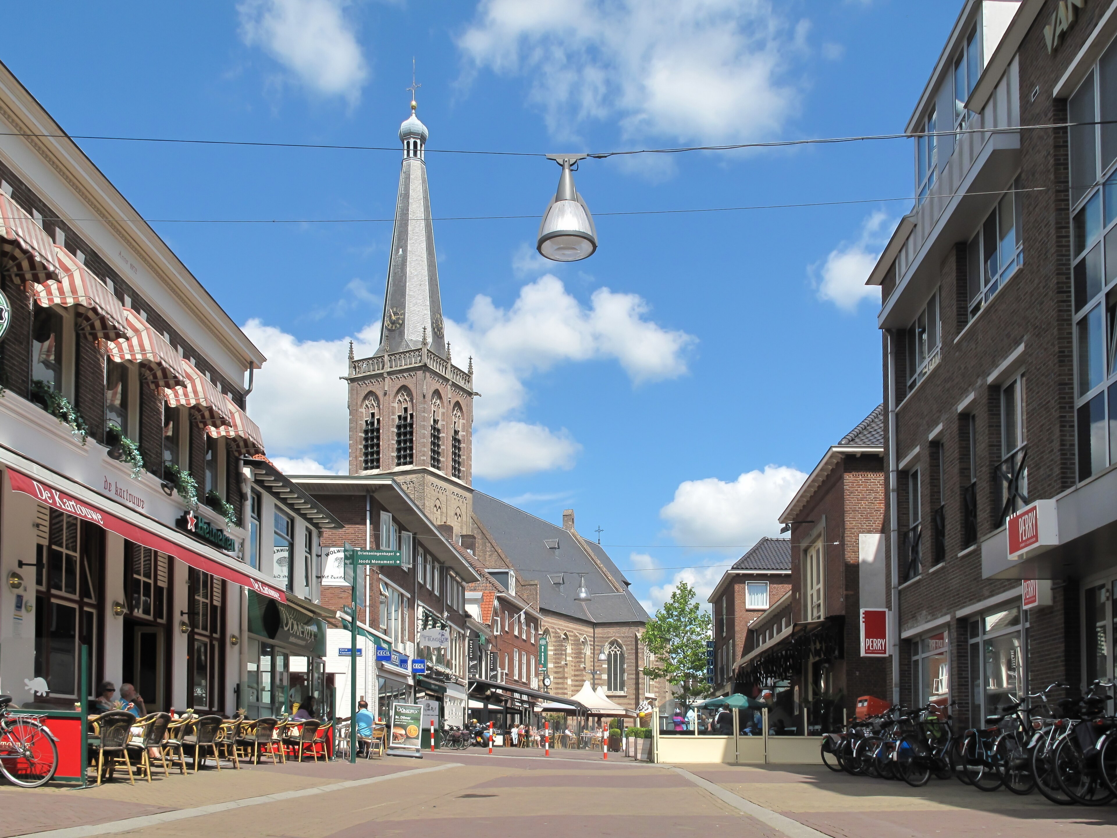 Doetinchem is a city and municipality in the east of the Netherlands. It is situated along the Oude IJssel river in a part of the province of Gelderland called the Achterhoek. The municipality had a population of 58,270 in 2021 and consist…