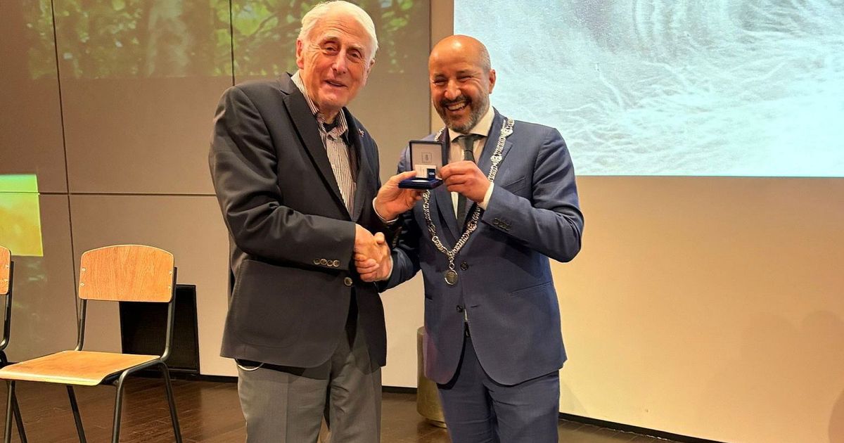 Arnhem onderscheidt Jan van Hooff met Zilveren Stadspenning