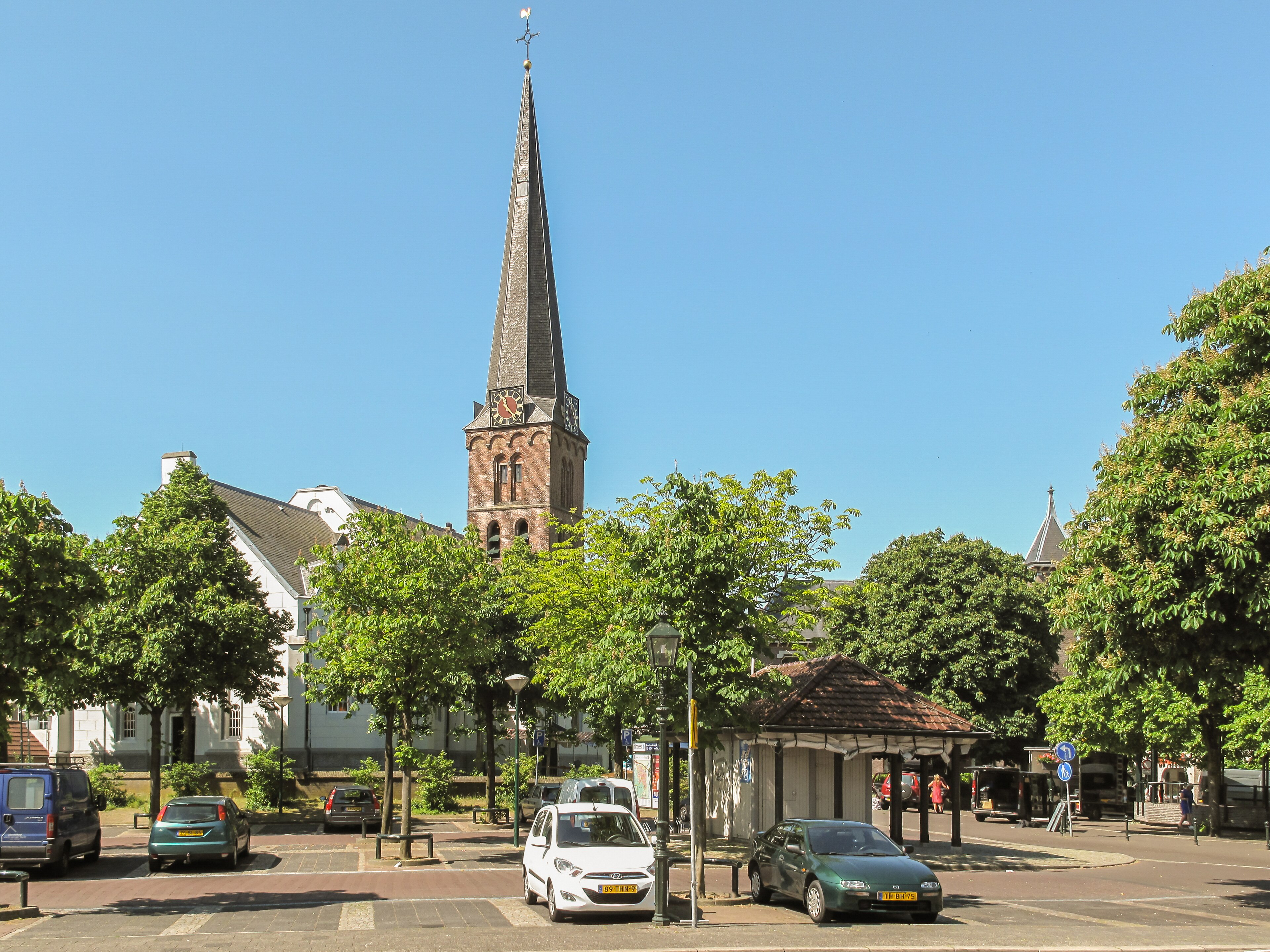 Baarn is een stad en gemeente in de Nederlandse provincie Utrecht, gelegen aan de rivier de Eem. De gemeente telt 25.442 inwoners en heeft een totale oppervlakte van 33,01 km², waarvan 32,54 km² land en 0,47 km² water. Een inwoner van Baar…